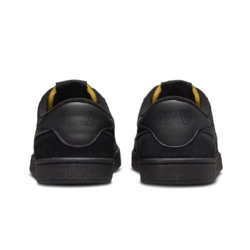 （アウトレット価格 9,130円 → 6,990円）NIKE SB SHOES ナイキSB シューズ スニーカー FC CLASSIC・26cm 909096-002 BLACK/BLACK/BLACK 汚れ スケートボード スケボー 3