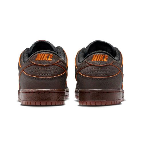 NIKE SB シューズ DUNK LOW PRO PRM "Krampus" HV1668-001 02