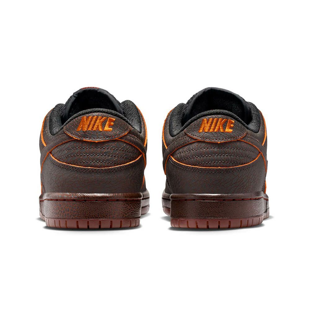 NIKE SB シューズ DUNK LOW PRO PRM "Krampus" HV1668-001 02